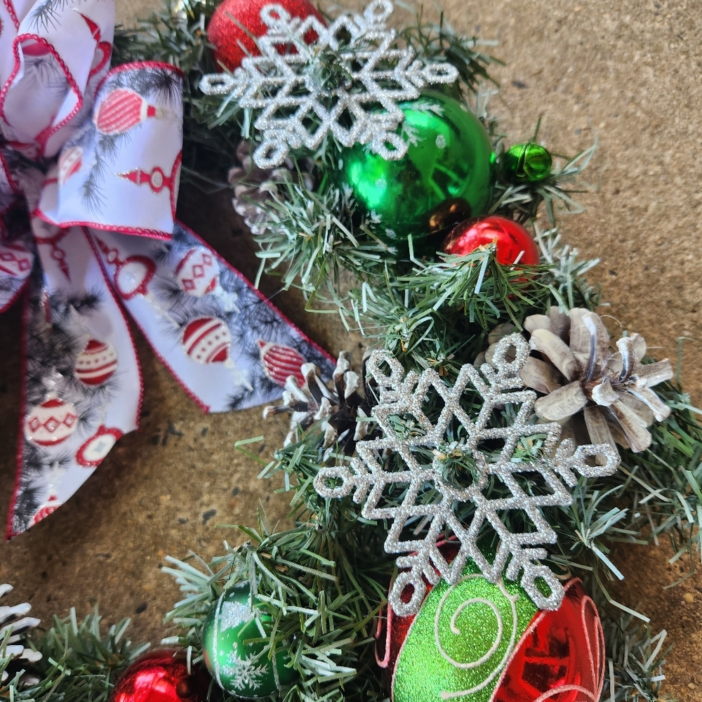 Handmade Festive Glitter Snowflake Christmas Wreath - Picture 5 of 6